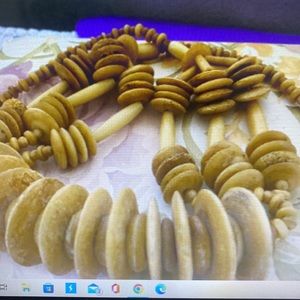 Vintage mix bead necklace– Excellent condition 21 in long with screw close